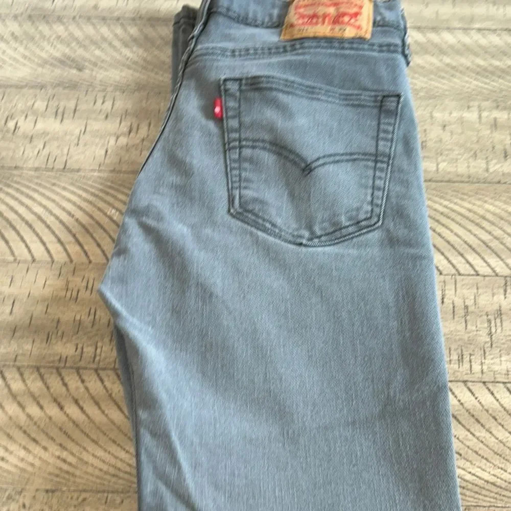 Levi's Men's Charcoal Gray Slim Jeans 👖 5 pockets for your gear ⚙️ stretch!